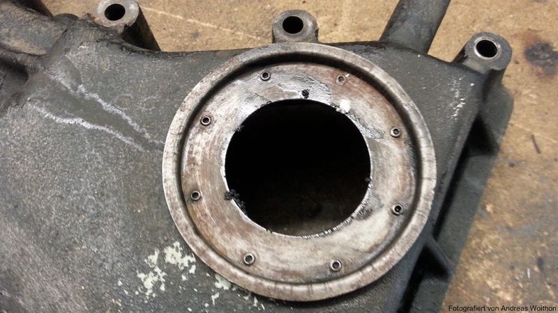 Datei:LP 2 25 L Motor Schutzblech Niet 01.jpg